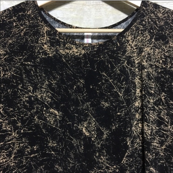 Xhilaration graffiti splatter hi-lo woven top size small - Picture 3 of 5